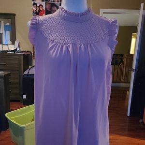 Sleeveless and elegant blouse